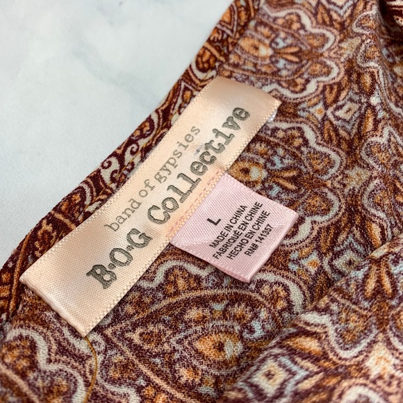 Band Of Gypsies Flutter Boho Wrap Medallion Dress - Picture 5 of 8